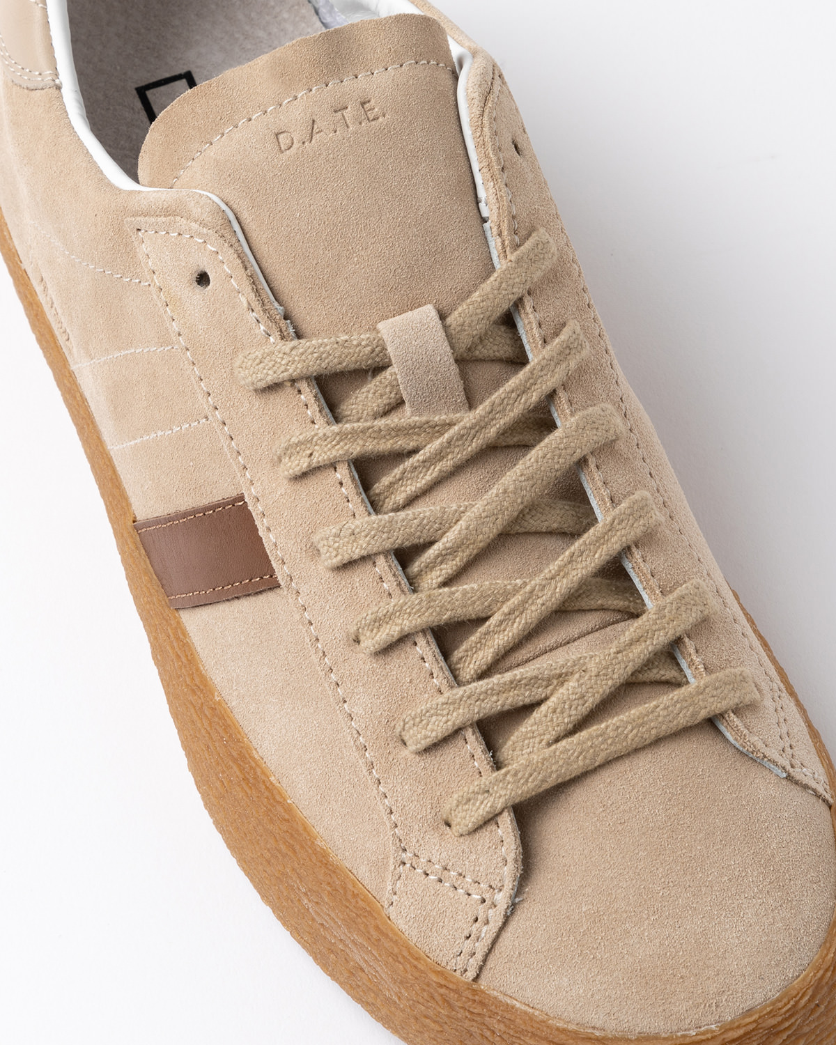 D.A.T.E.: HILL LOW SUEDE BEIGE
