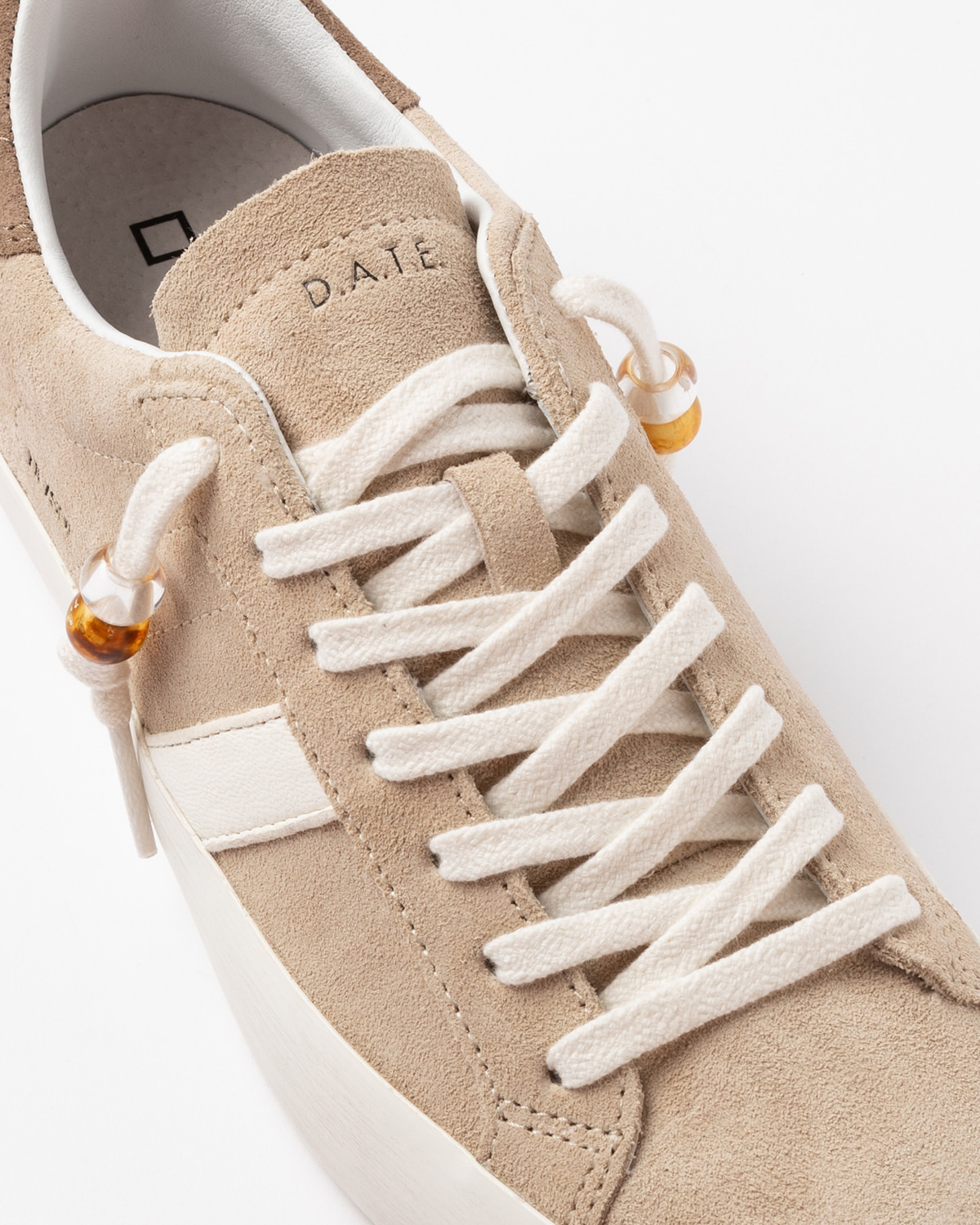 D.A.T.E.: HILL LOW SUEDE BEIGE