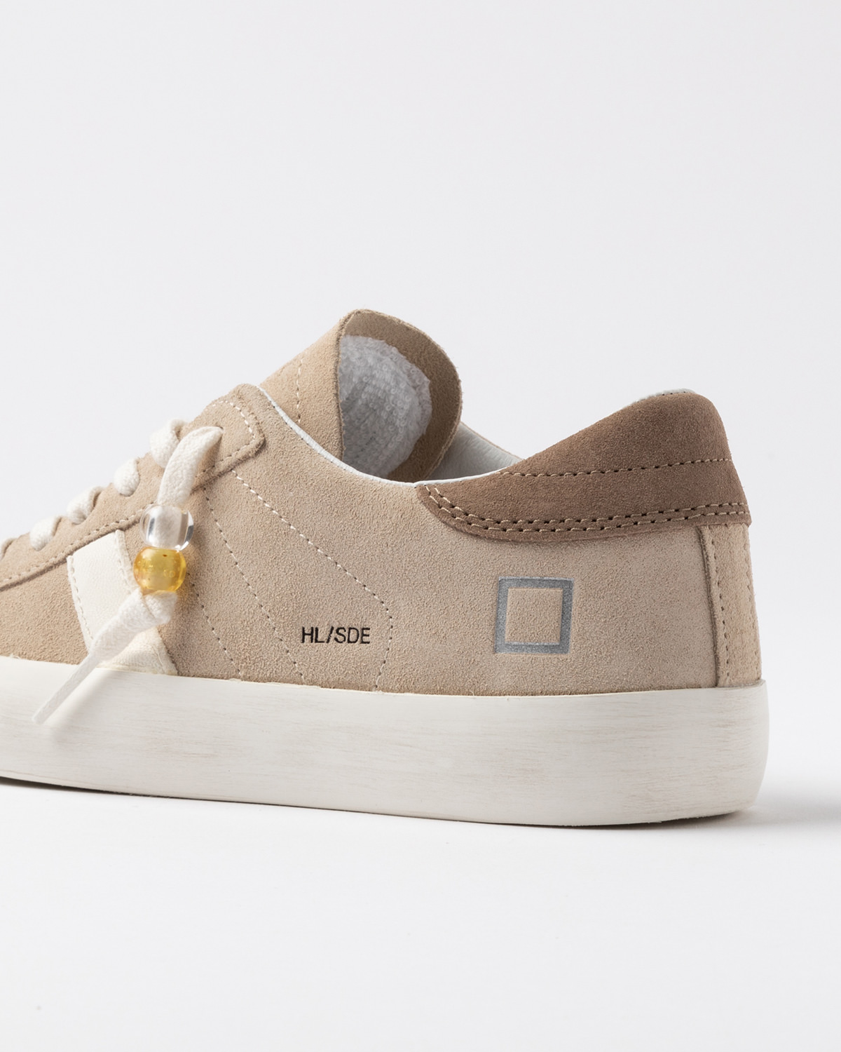 D.A.T.E.: HILL LOW SUEDE BEIGE