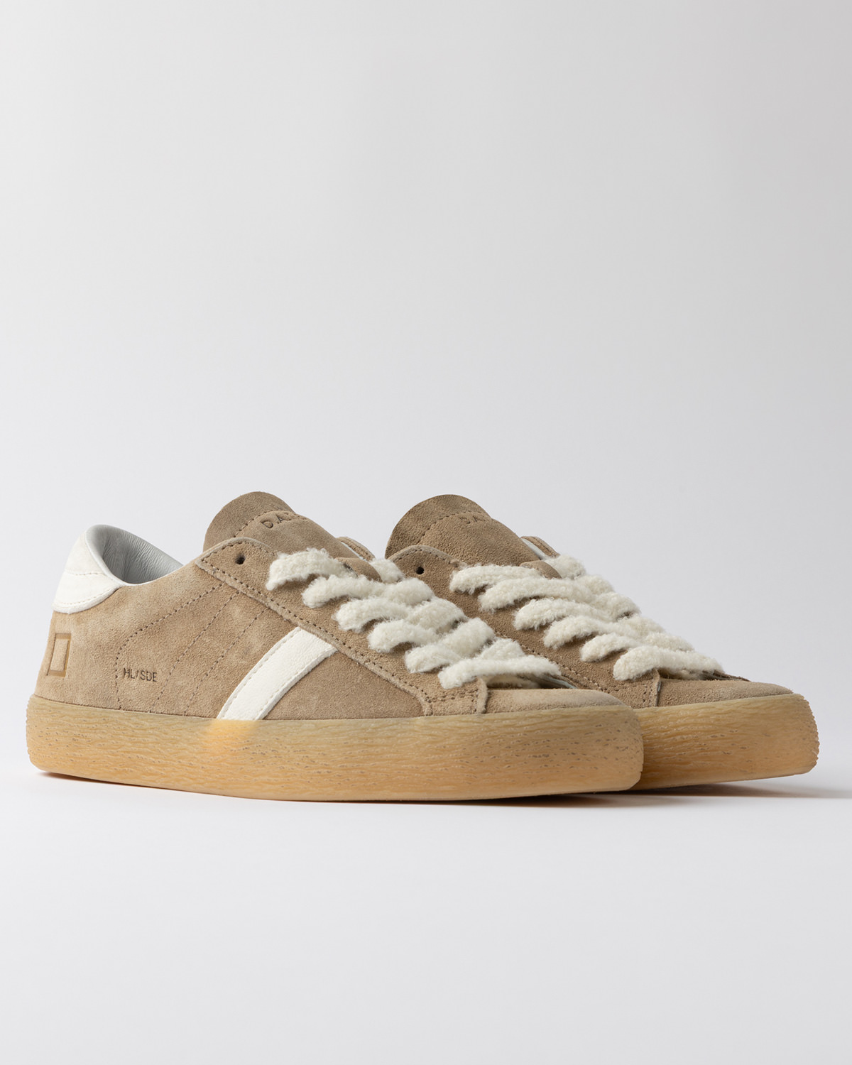 D.A.T.E.: HILL LOW SUEDE CAMEL