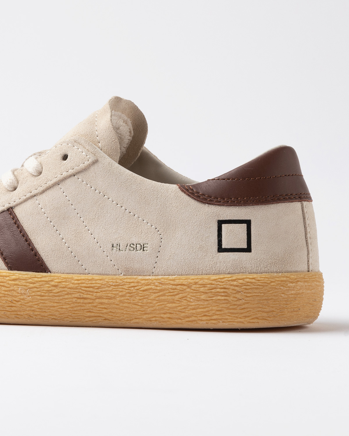 D.A.T.E.: HILL LOW SUEDE MILK