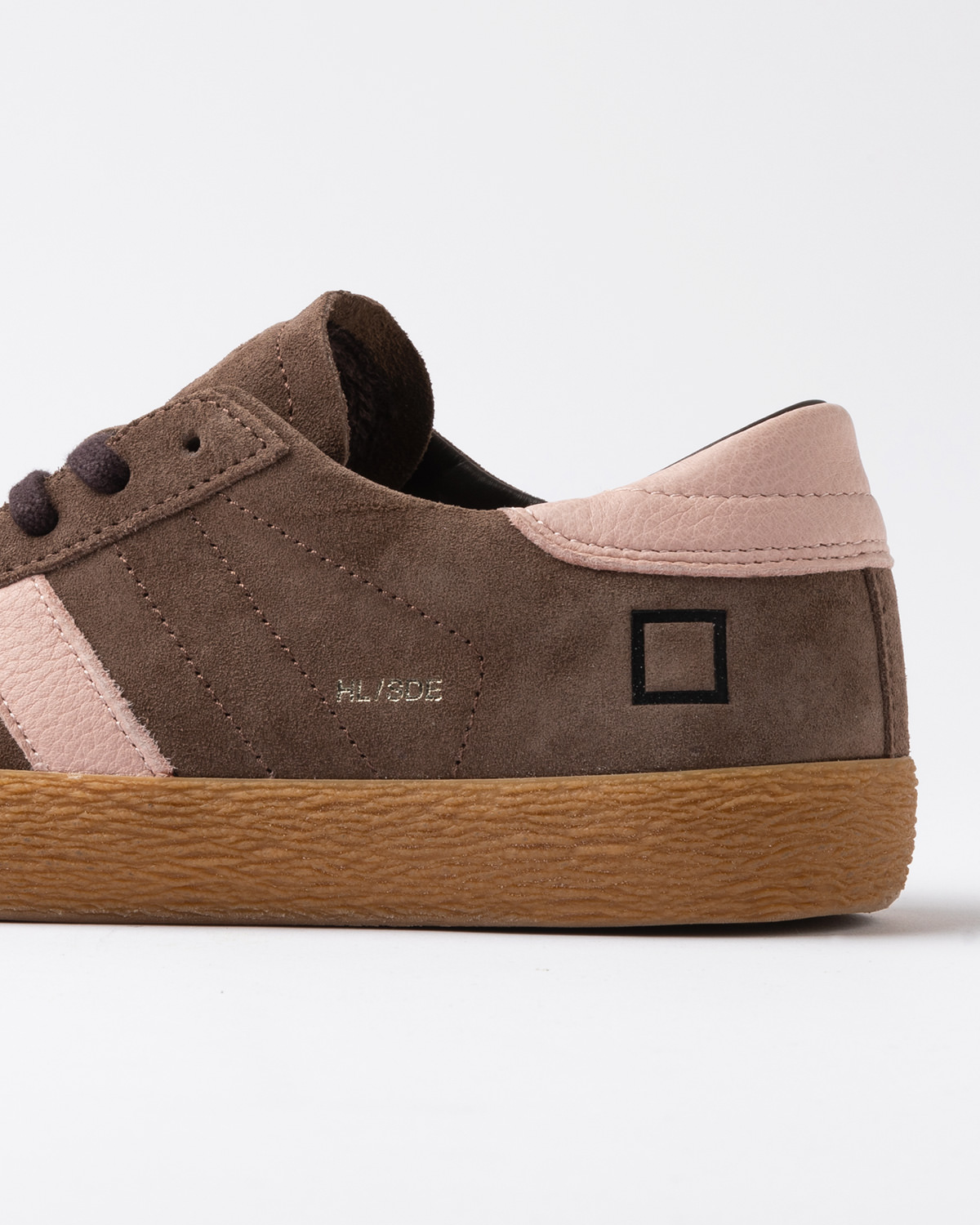D.A.T.E.: HILL LOW SUEDE TAUPE