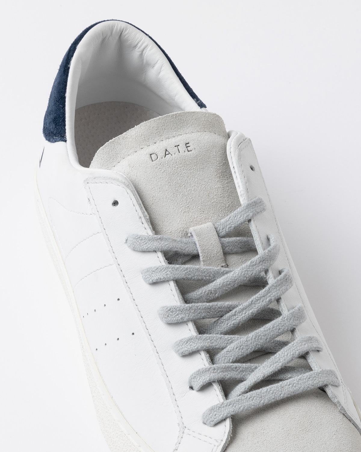 D.A.T.E.: HILL LOW VINTAGE CALF WHITE-BLUE