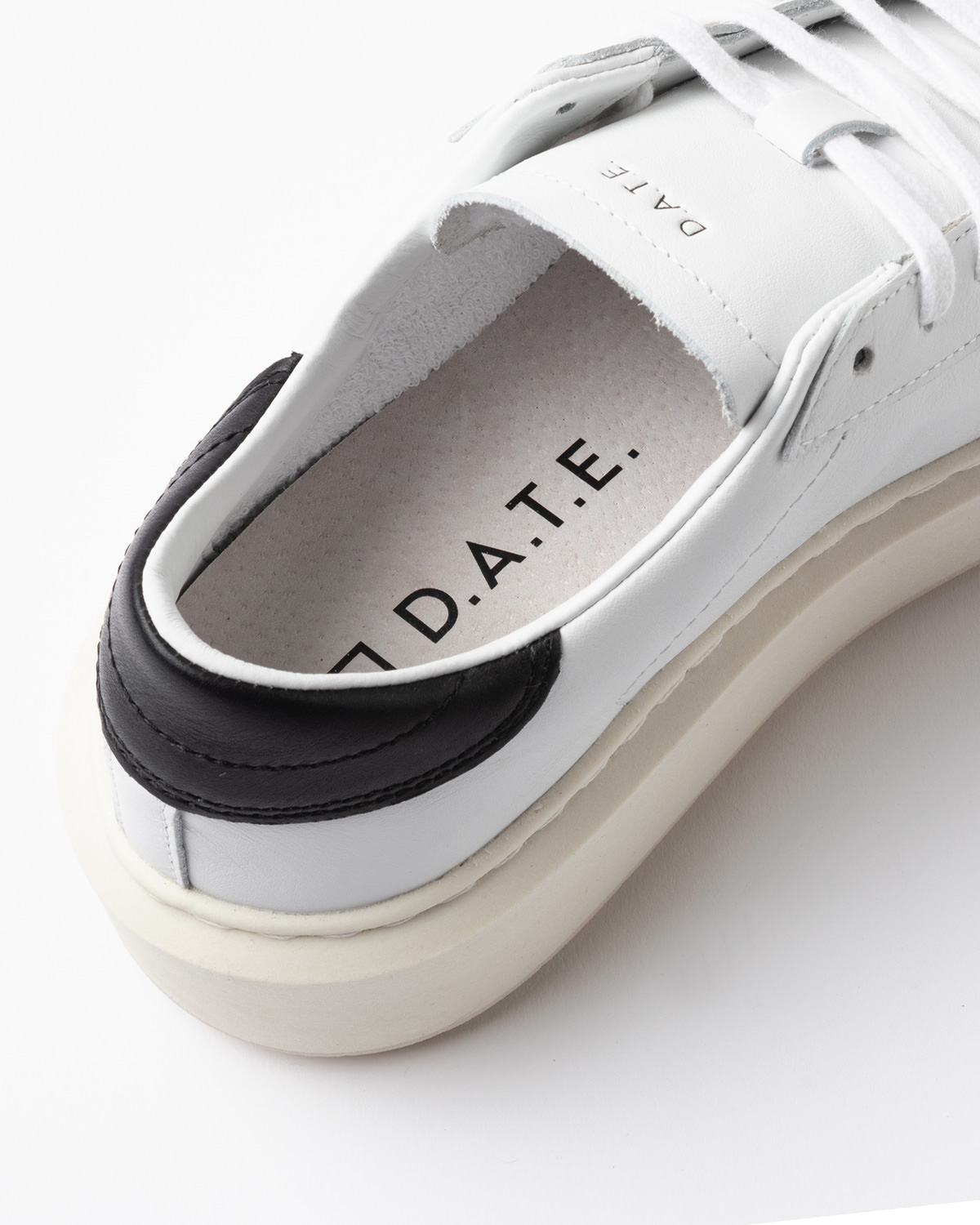 D.A.T.E.: HILL PLATFORM CALF WHITE-BLACK