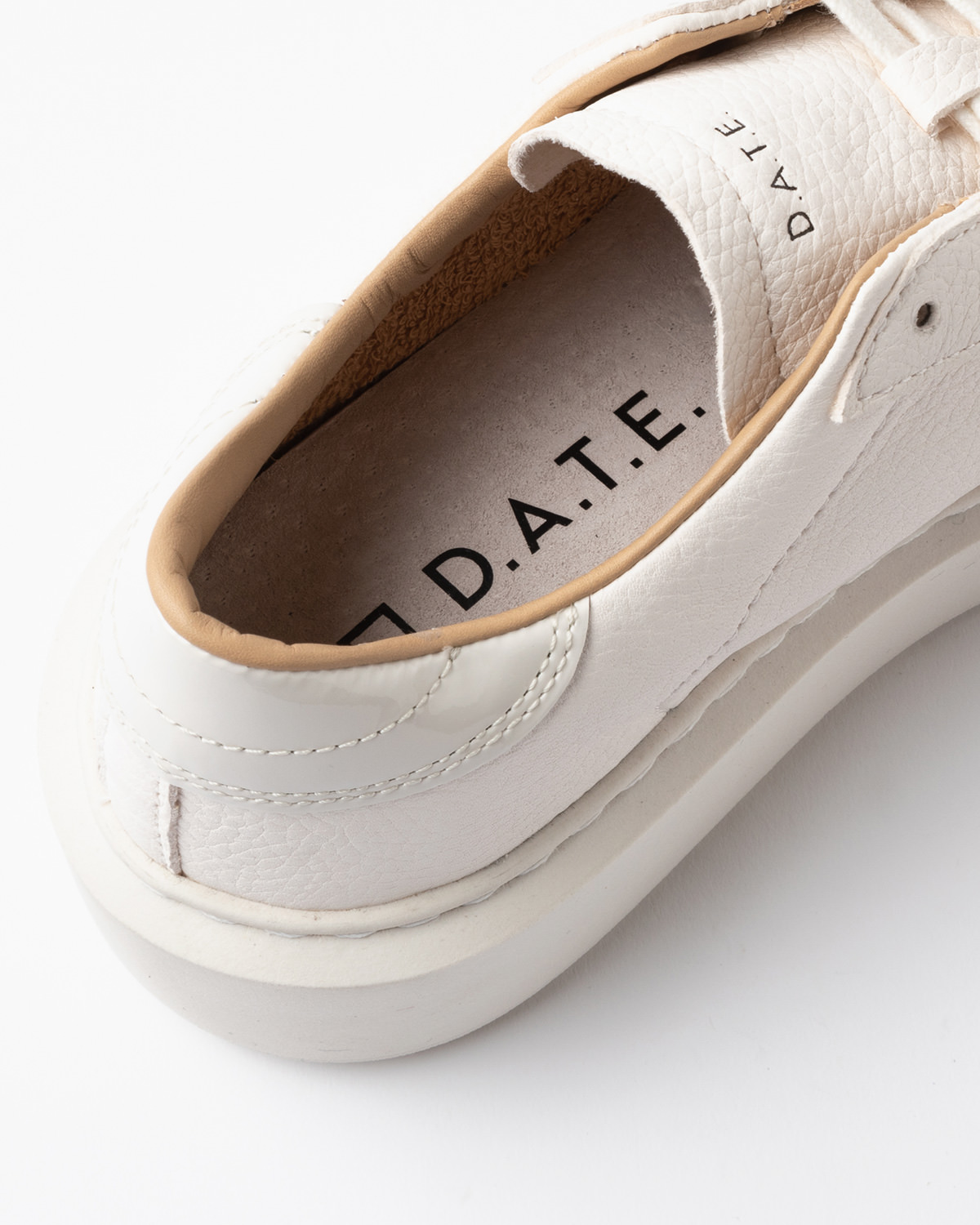 D.A.T.E.: HILL PLATFORM MONO MILK