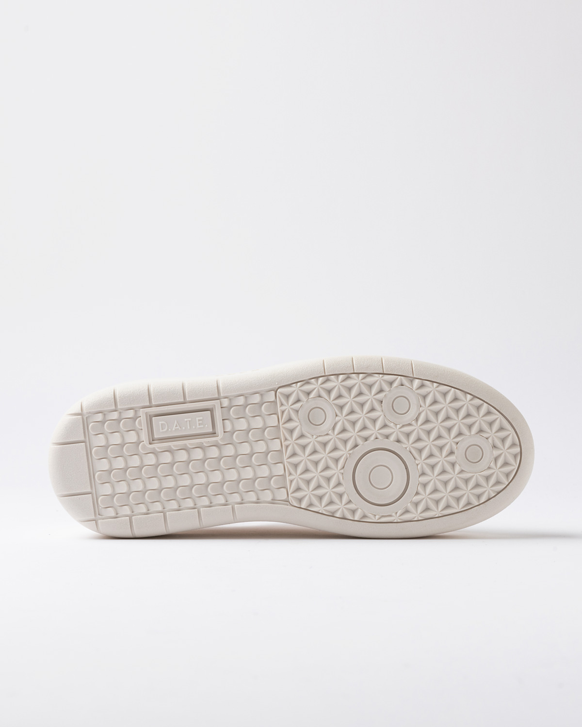 D.A.T.E.: HILL PLATFORM MONO MILK