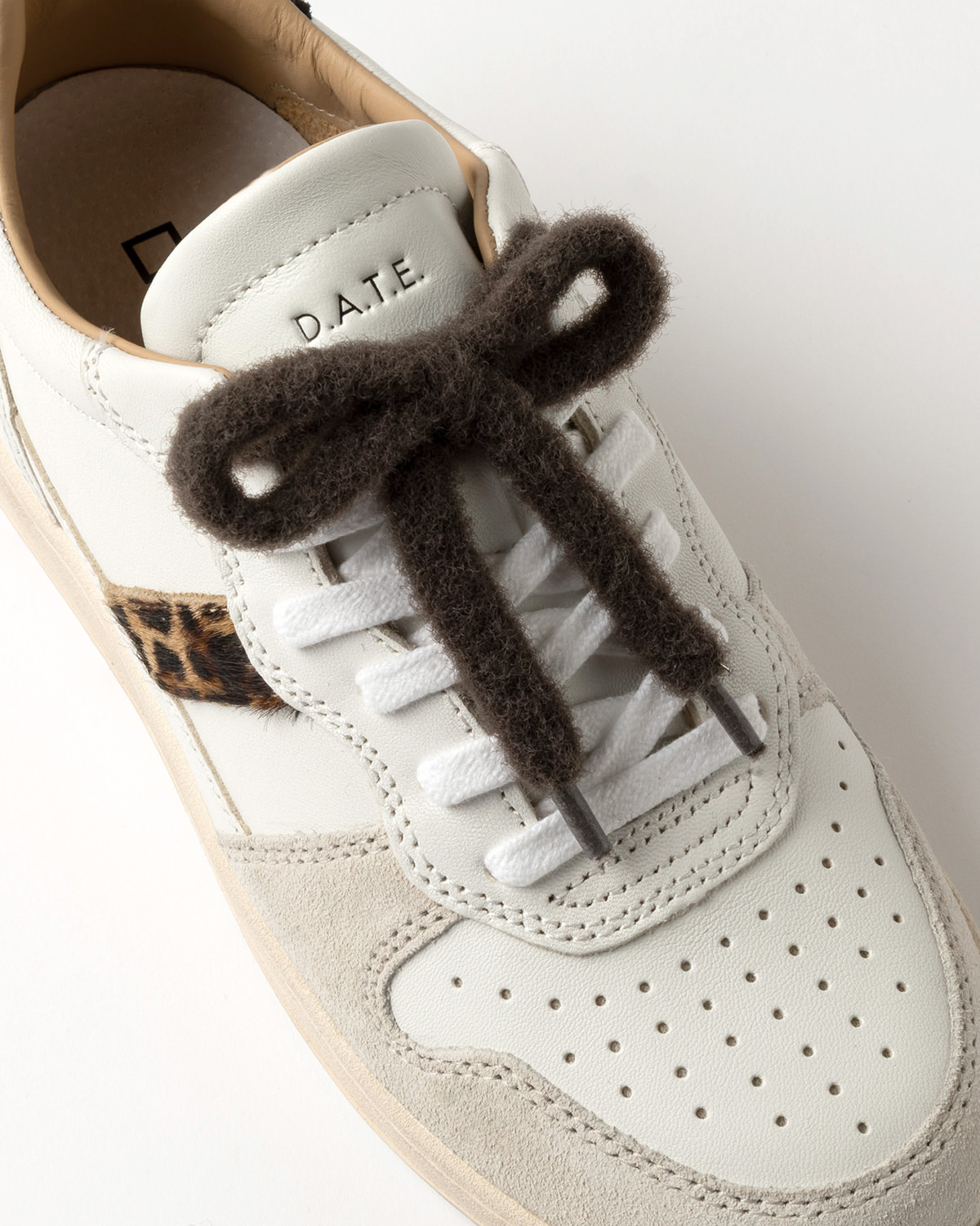 D.A.T.E.: LACE PUFFY DATE BROWN