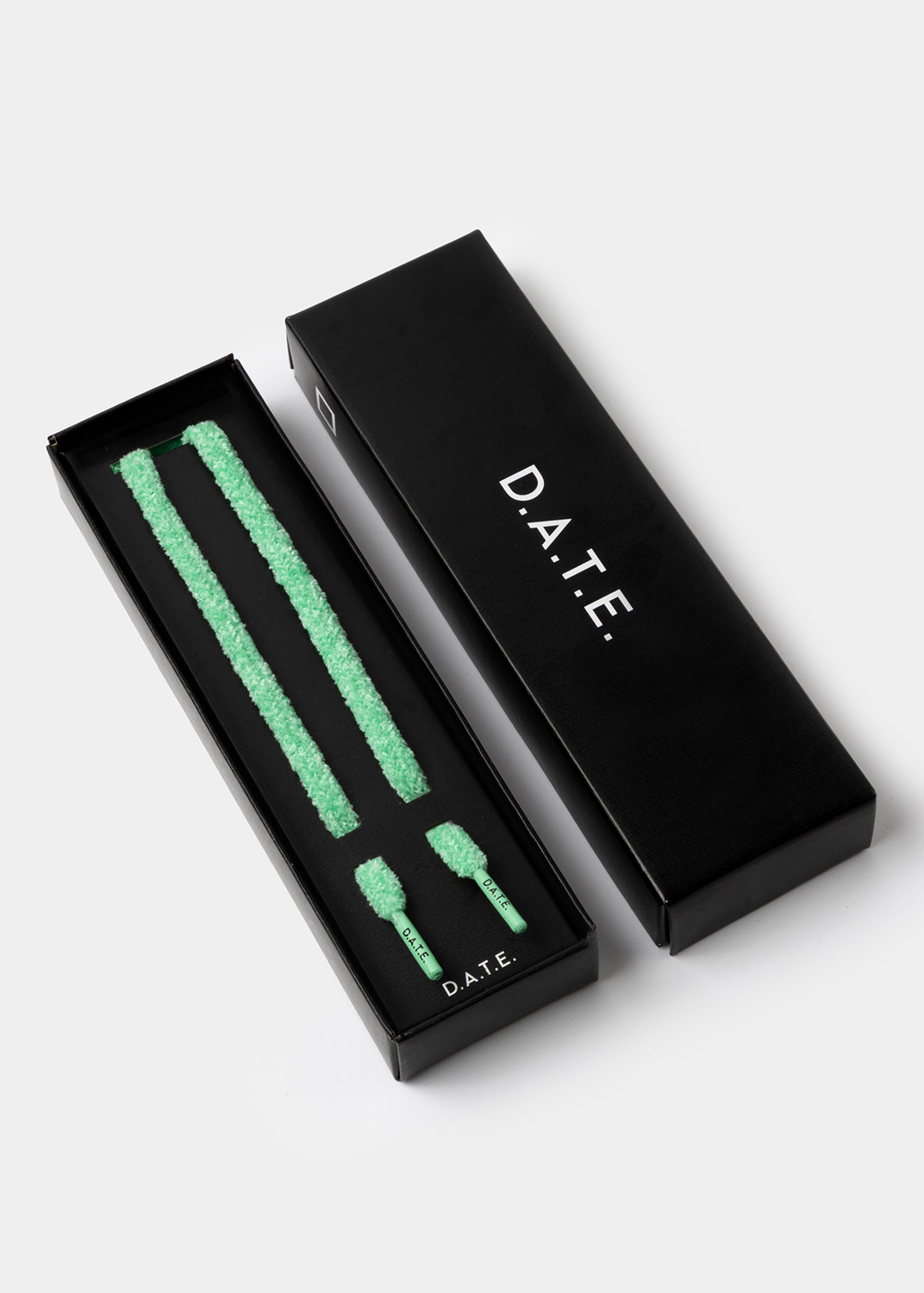 D.A.T.E.: LACE VELVET DATE MINT