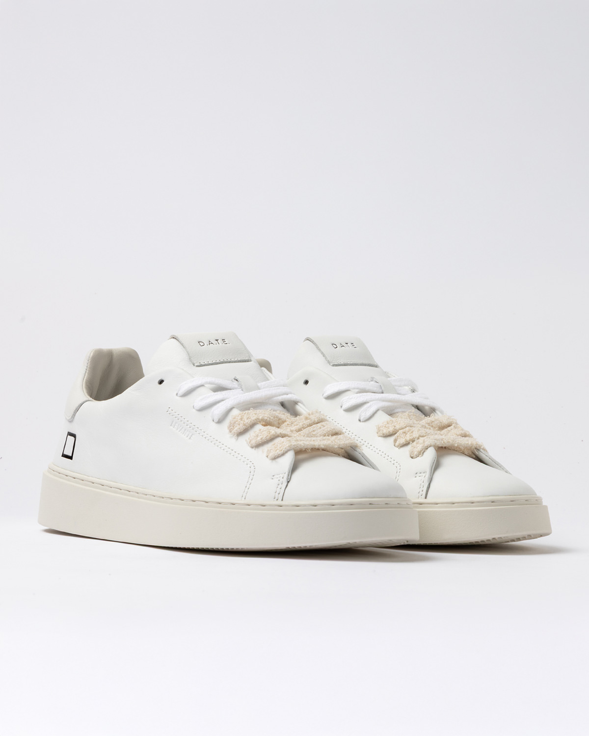 D.A.T.E.: LEVANTE CALF WHITE