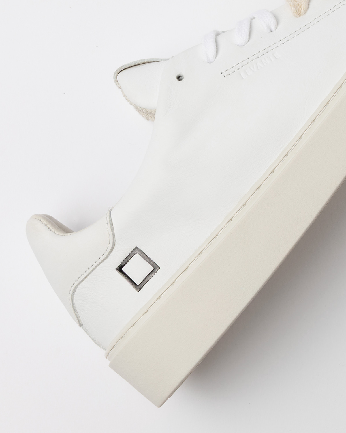 D.A.T.E.: LEVANTE CALF WHITE