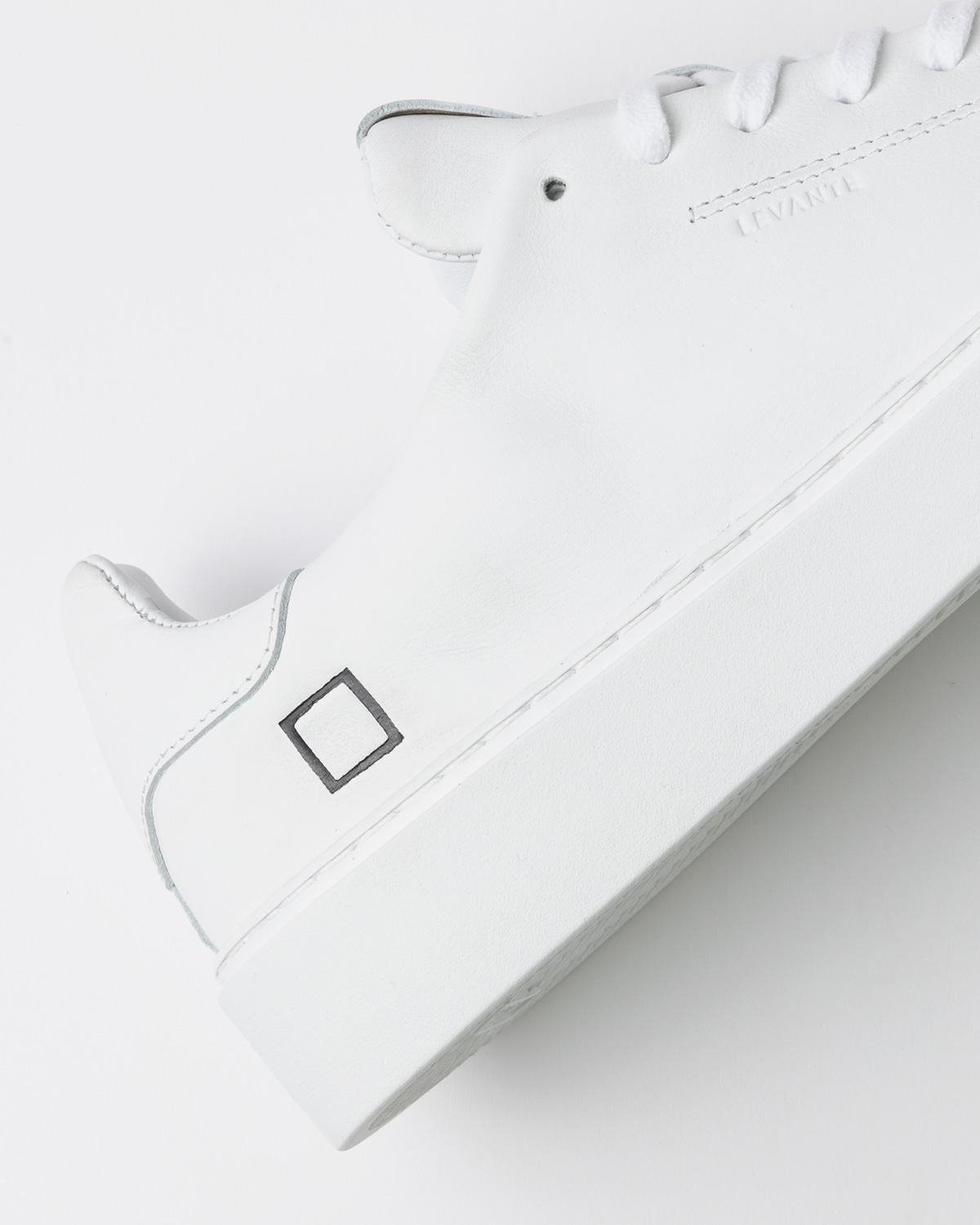 D.A.T.E.: LEVANTE MONO WHITE