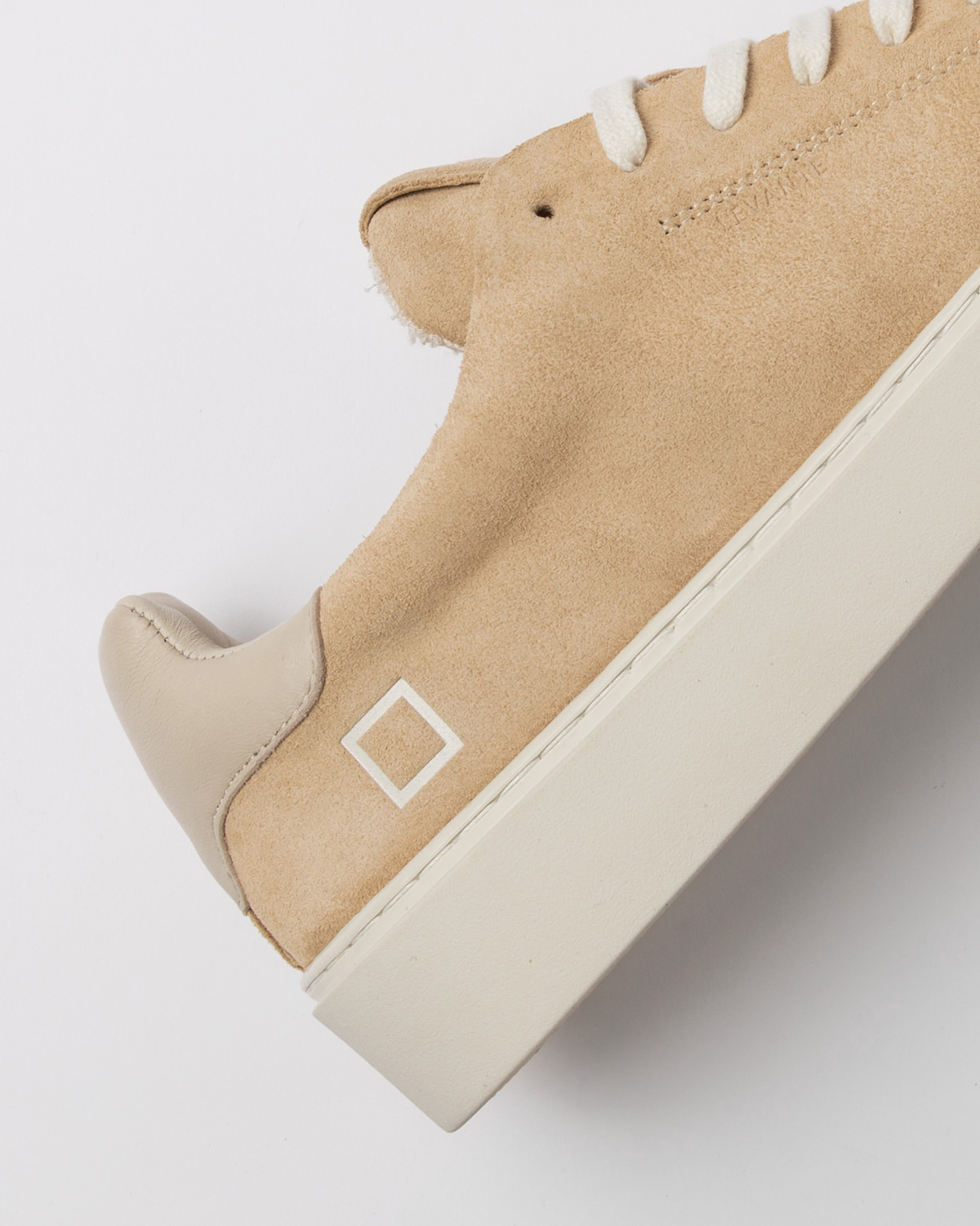 D.A.T.E.: LEVANTE SUEDE BEIGE