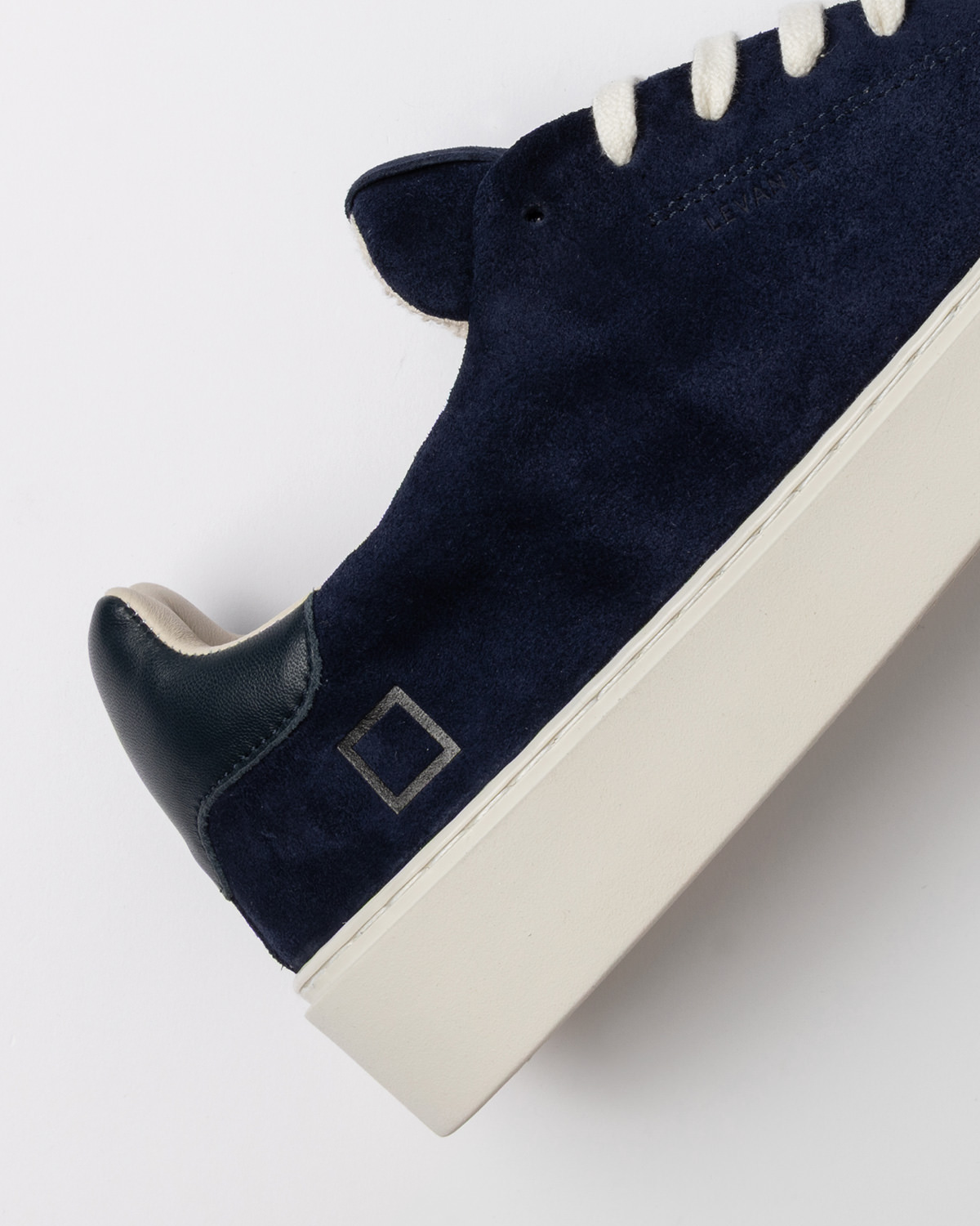 D.A.T.E.: LEVANTE SUEDE BLUE