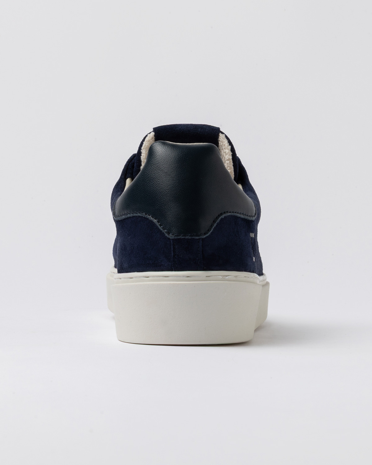 D.A.T.E.: LEVANTE SUEDE BLUE
