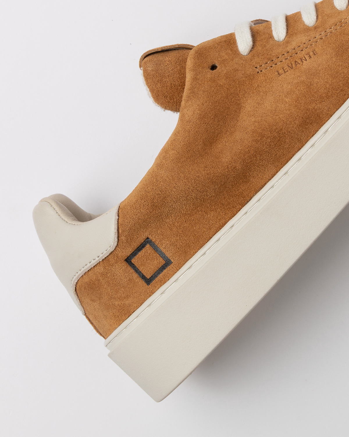 D.A.T.E.: LEVANTE SUEDE CUOIO