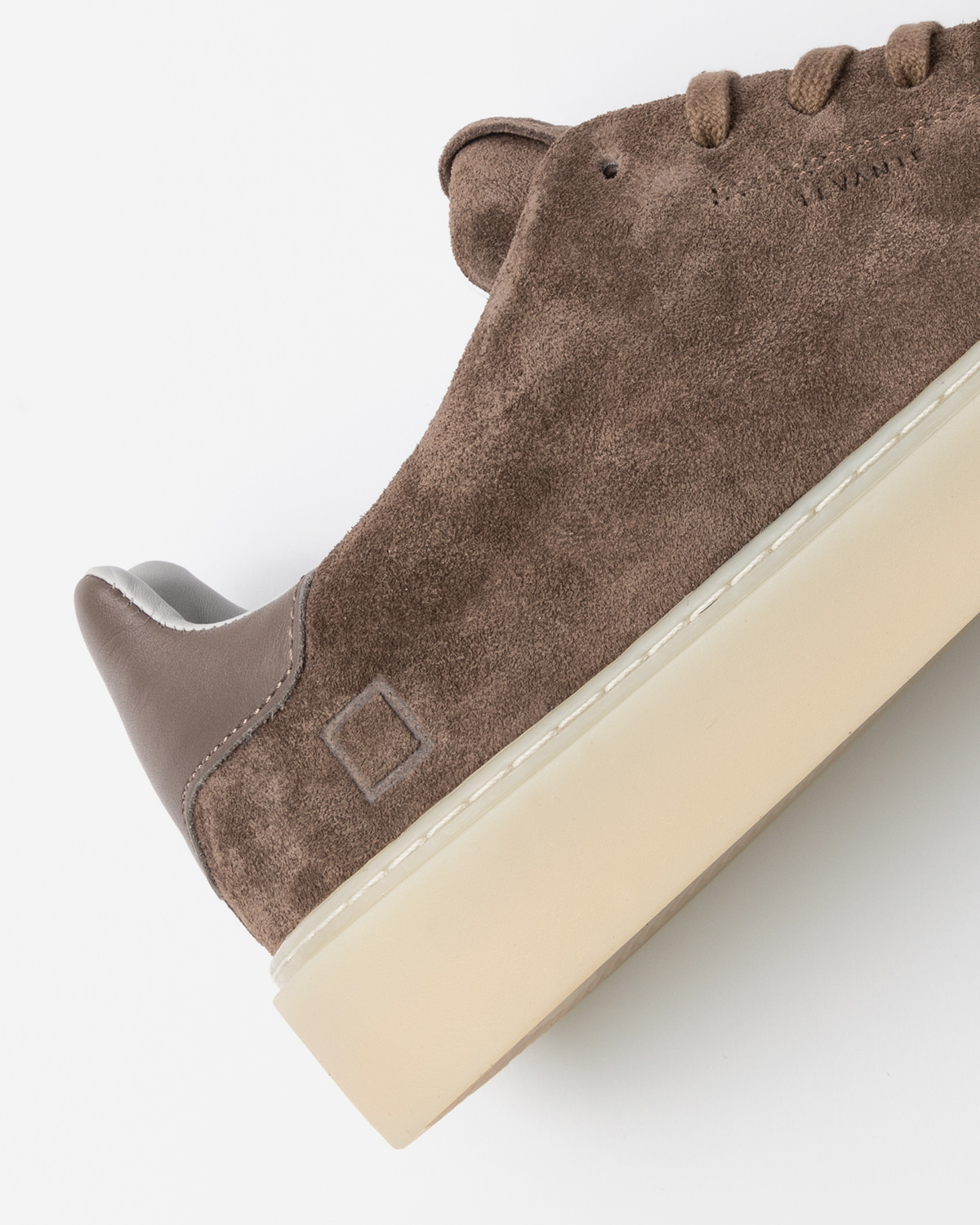 D.A.T.E.: LEVANTE SUEDE TAUPE