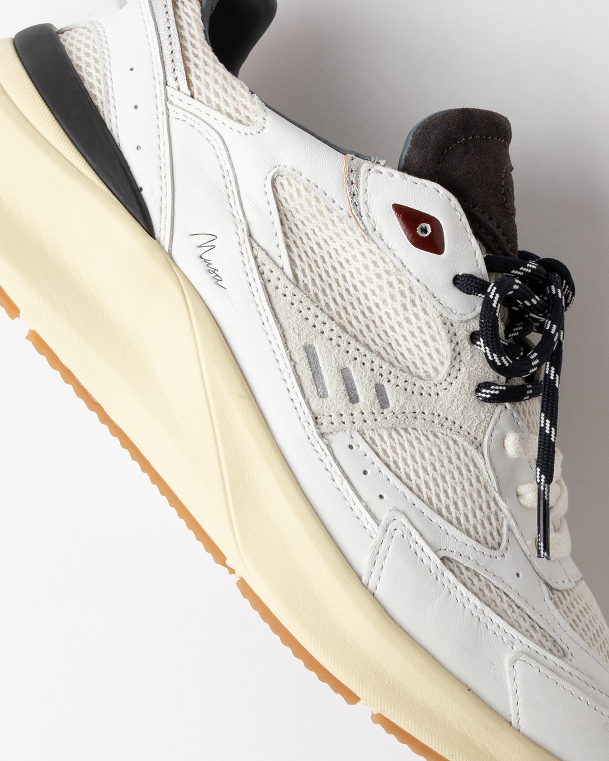 D.A.T.E.: MUSA HF WHITE-BORDEAUX