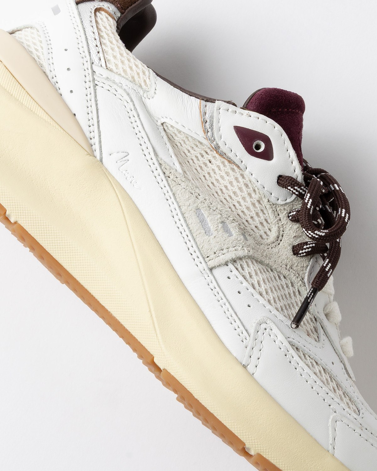 D.A.T.E.: MUSA HF WHITE-BROWN