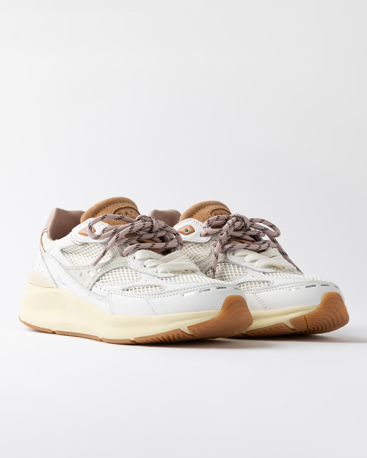 D.A.T.E.: MUSA HF WHITE-PINK
