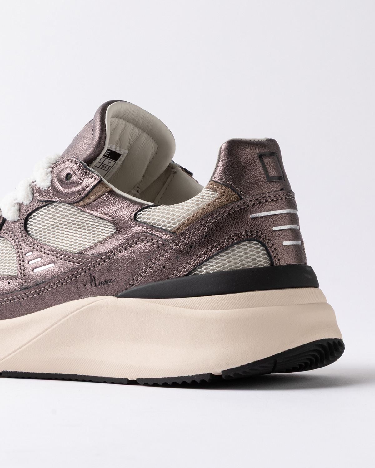 D.A.T.E.: MUSA LAMINATED TAUPE