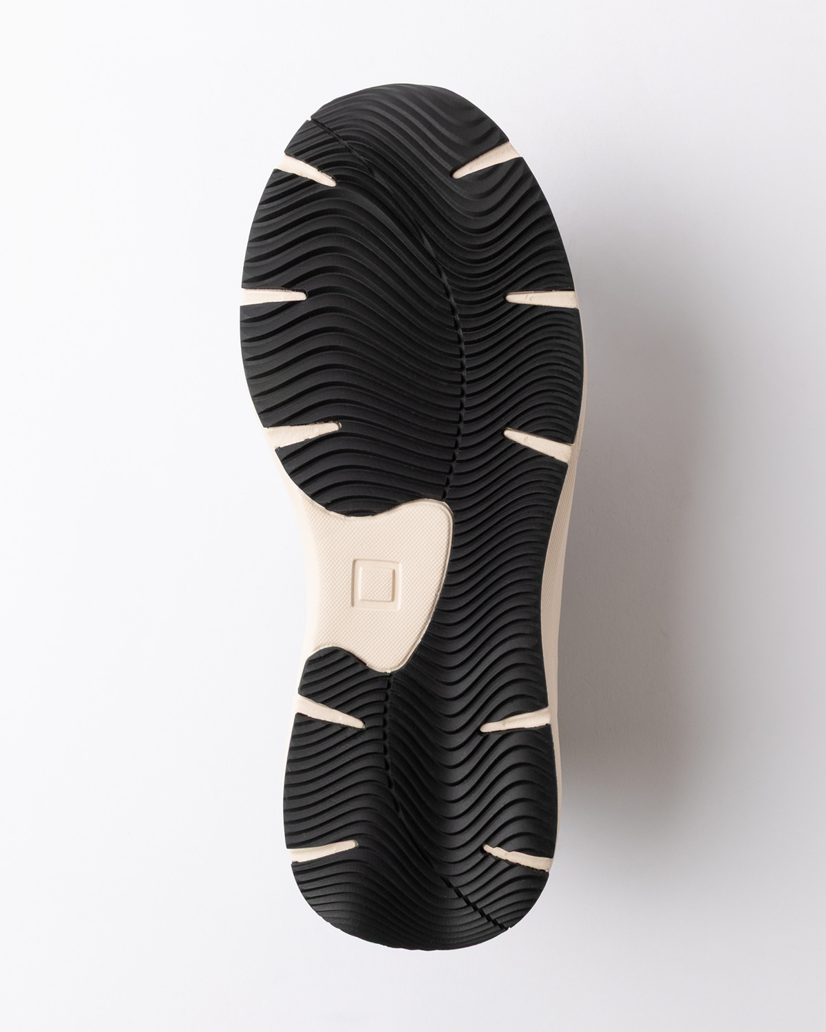 D.A.T.E.: MUSA LAMINATED TAUPE