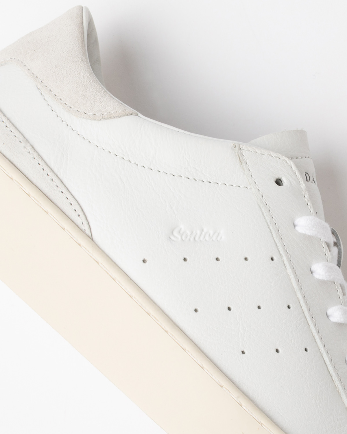 D.A.T.E.: SONICA CALF WHITE