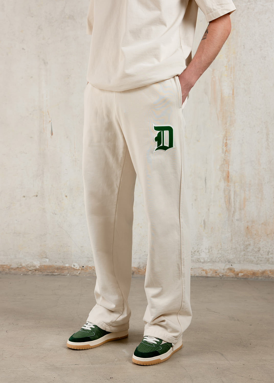 D.A.T.E.: SWEATPANTS LETTER IVORY