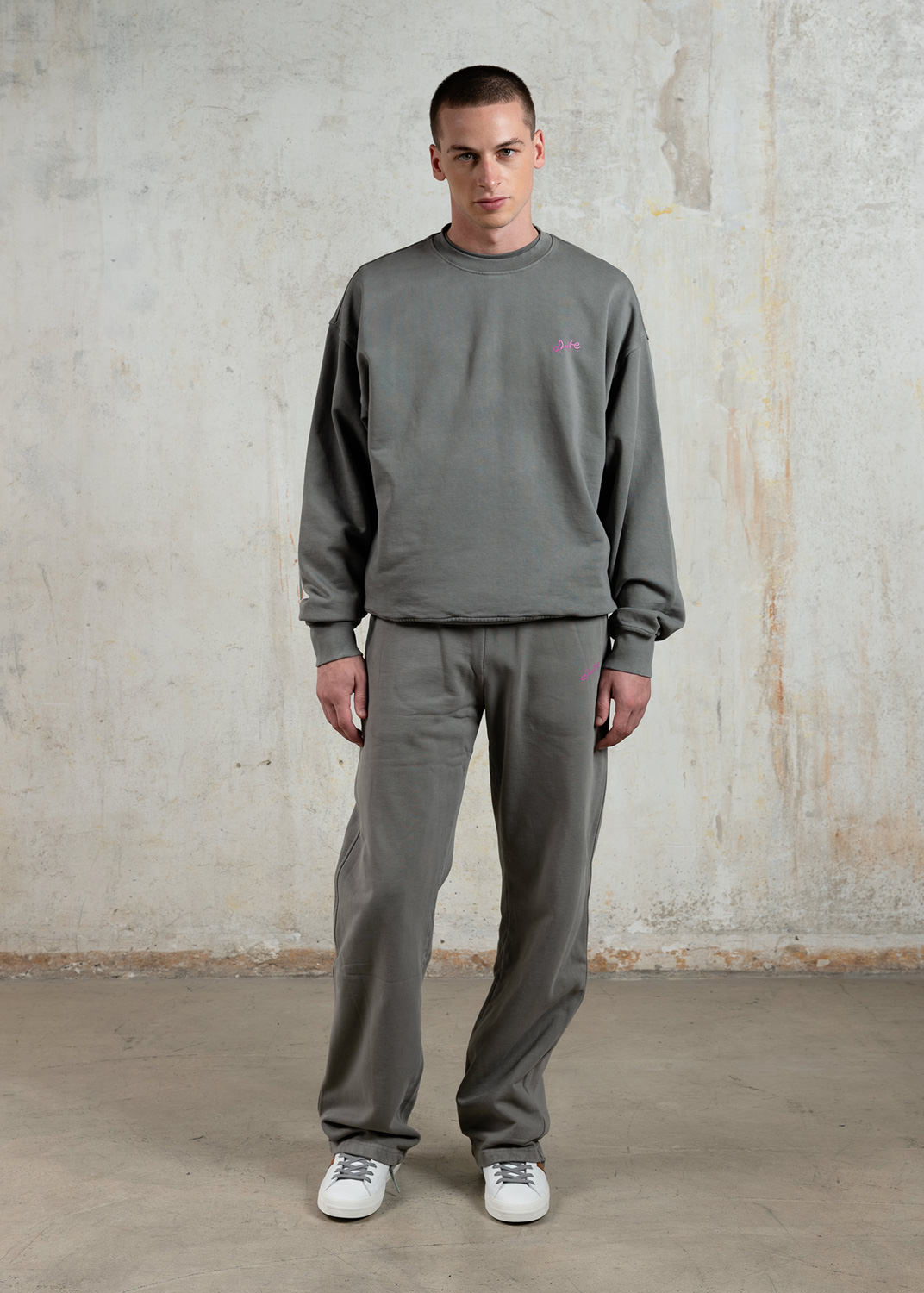 D.A.T.E.: SWEATSHIRT SOFT GRAY