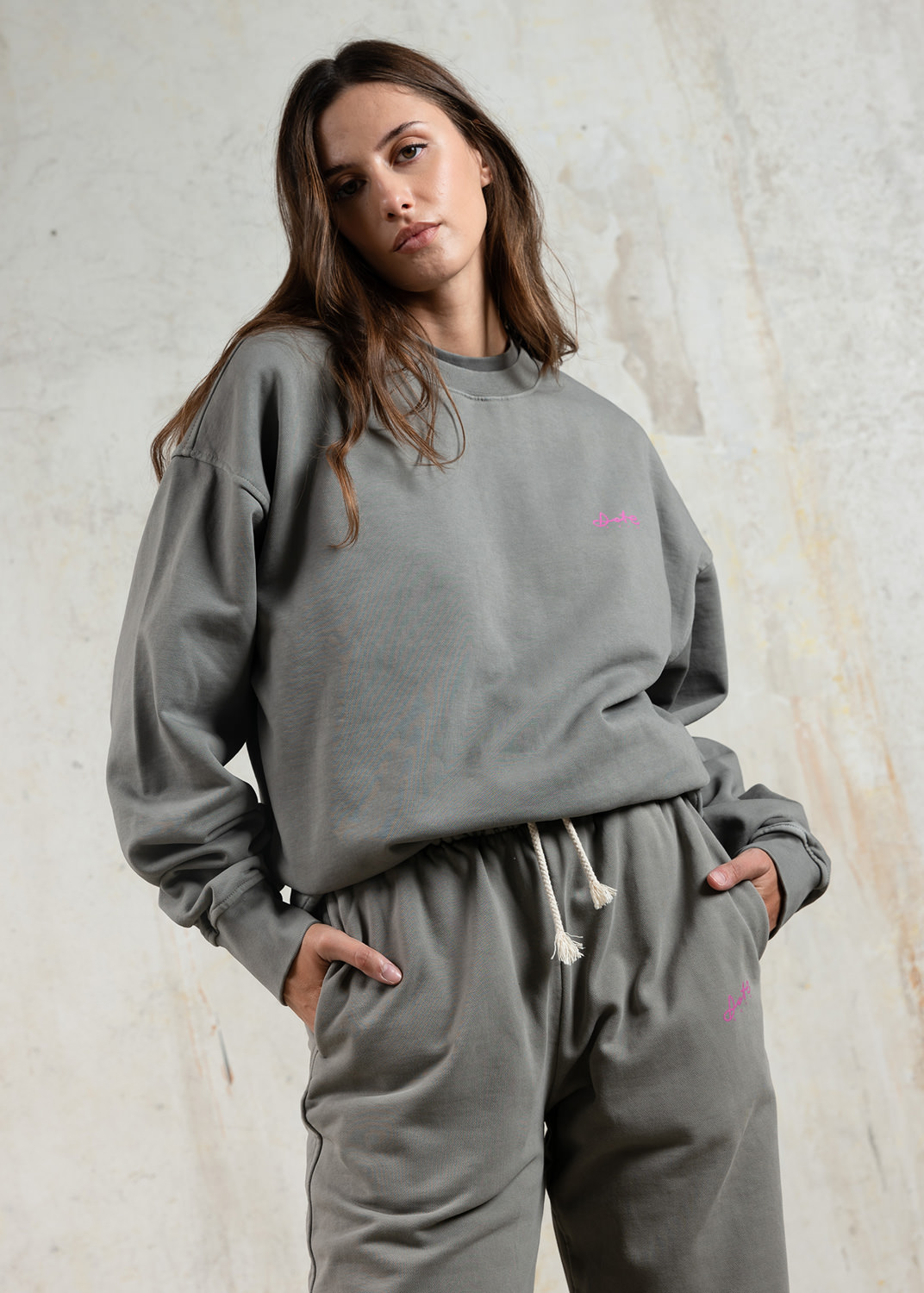 D.A.T.E.: SWEATSHIRT SOFT GRAY