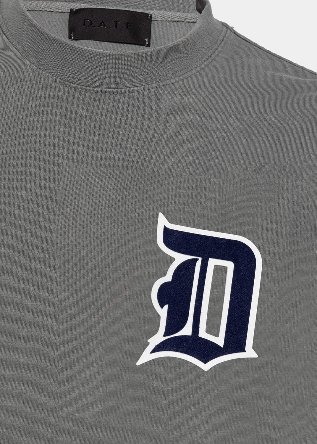 D.A.T.E.: T-SHIRT OVER LETTER GRAY