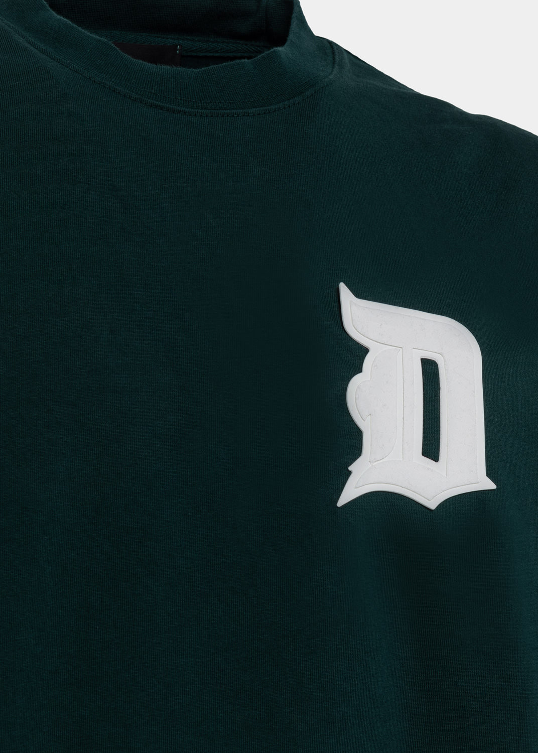 D.A.T.E.: T-SHIRT OVER LETTER GREEN