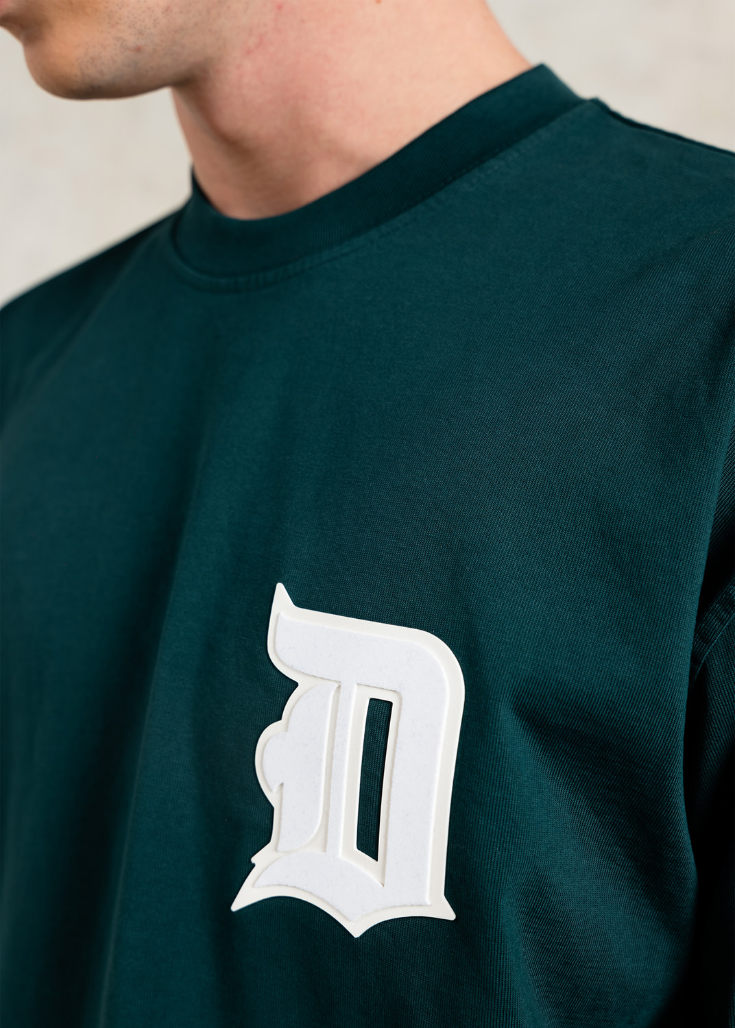 D.A.T.E.: T-SHIRT OVER LETTER GREEN