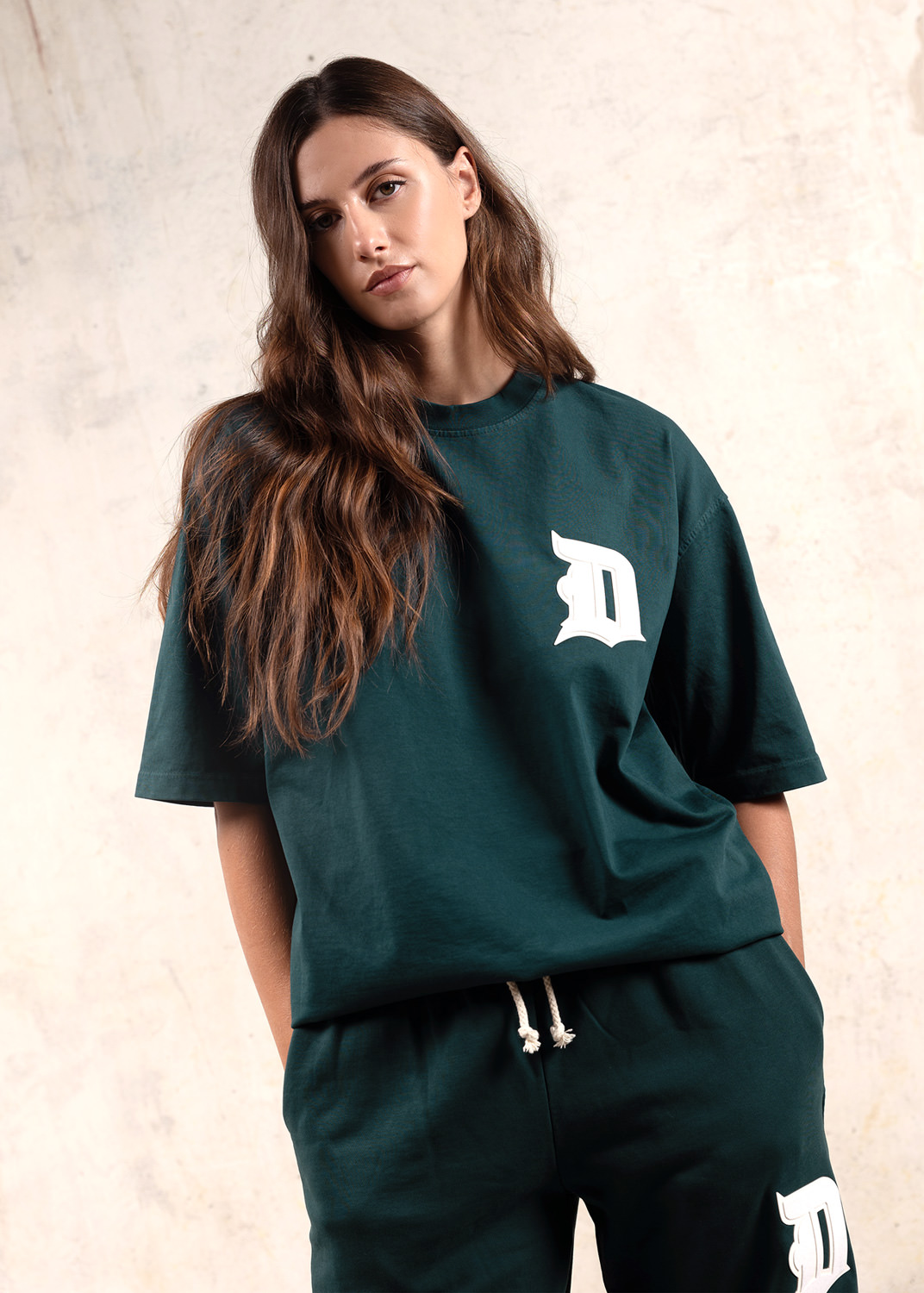 D.A.T.E.: T-SHIRT OVER LETTER GREEN