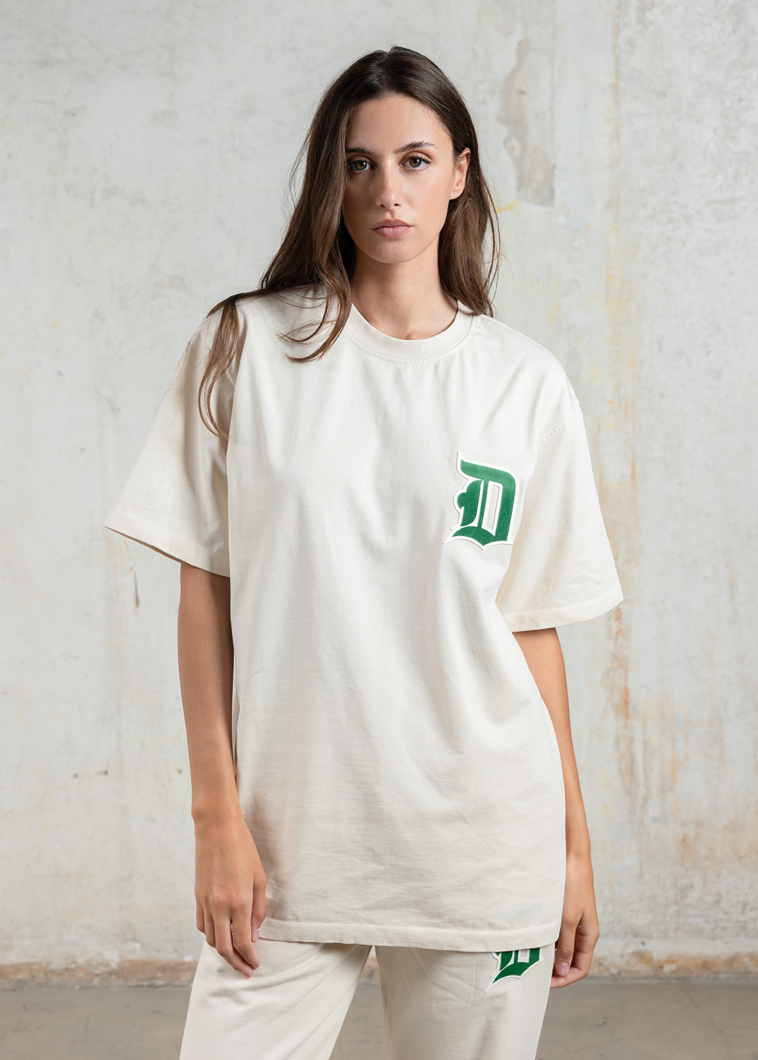 D.A.T.E.: T-SHIRT OVER LETTER IVORY