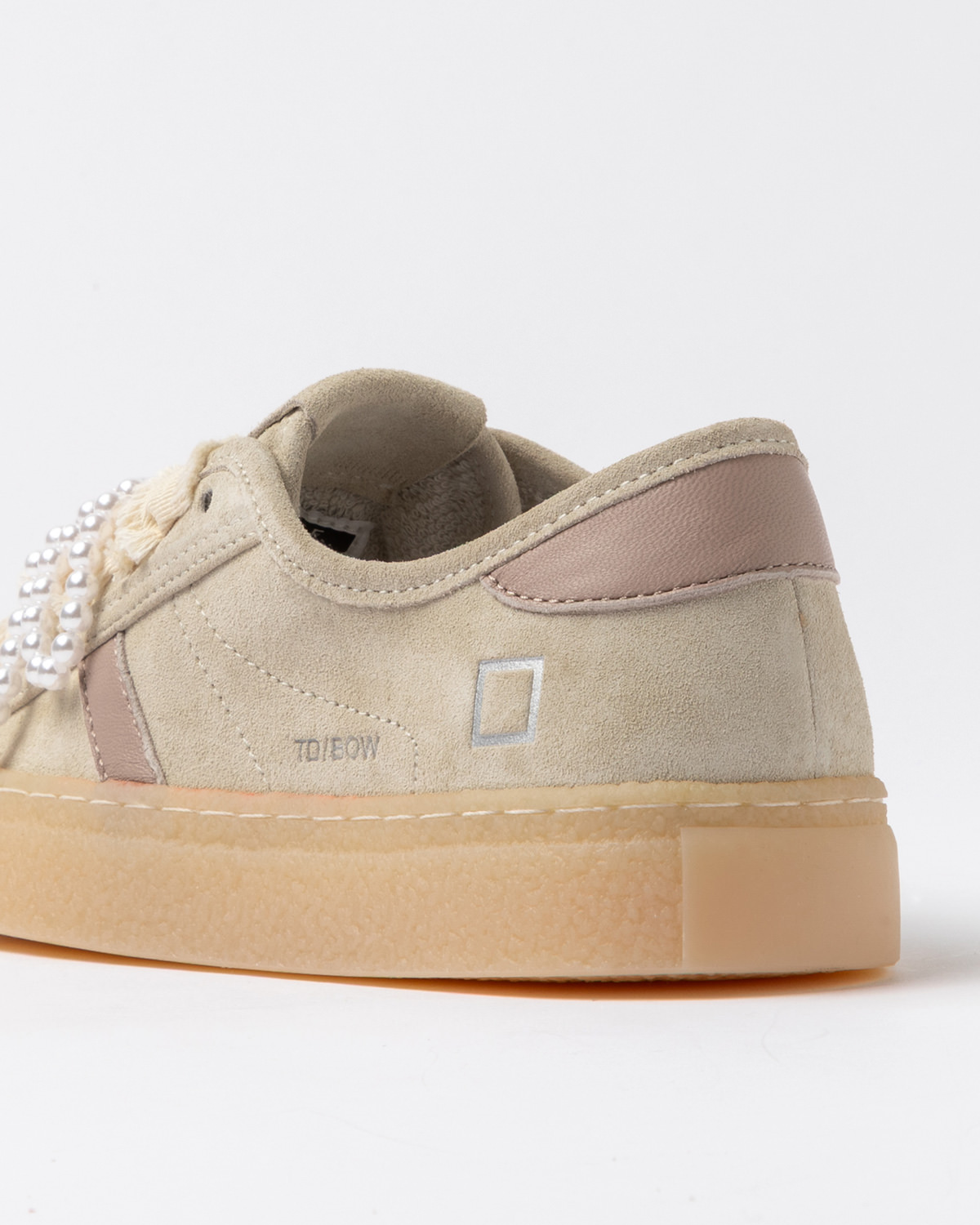 D.A.T.E.: TENDER BOW BEIGE