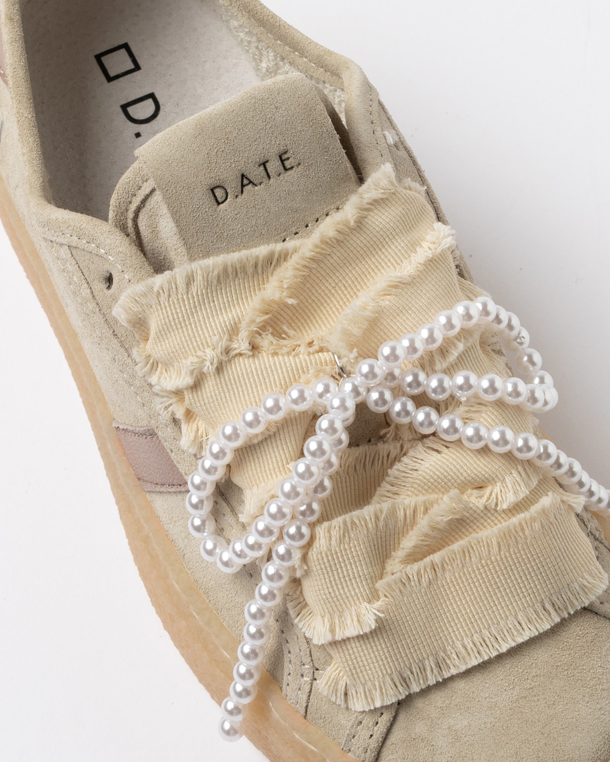 D.A.T.E.: TENDER BOW BEIGE