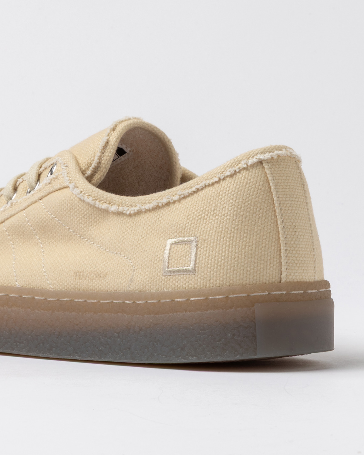 D.A.T.E.: TENDER CANVAS BEIGE