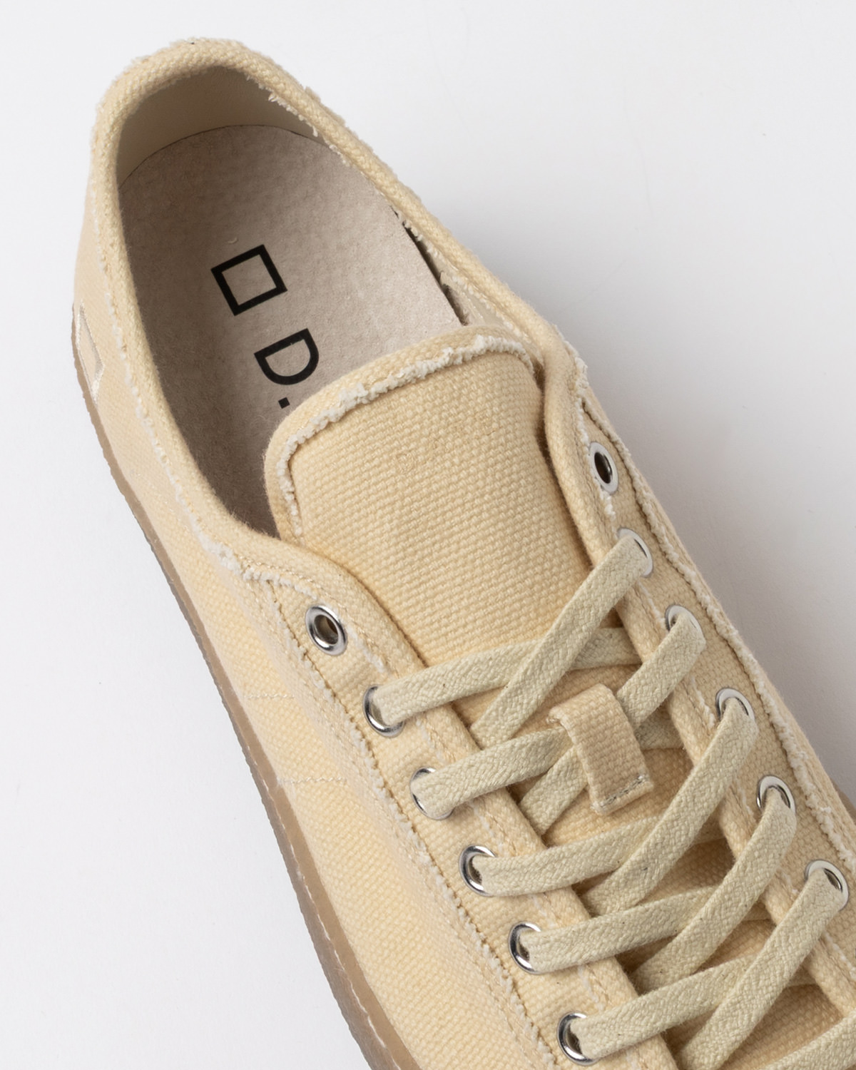 D.A.T.E.: TENDER CANVAS BEIGE
