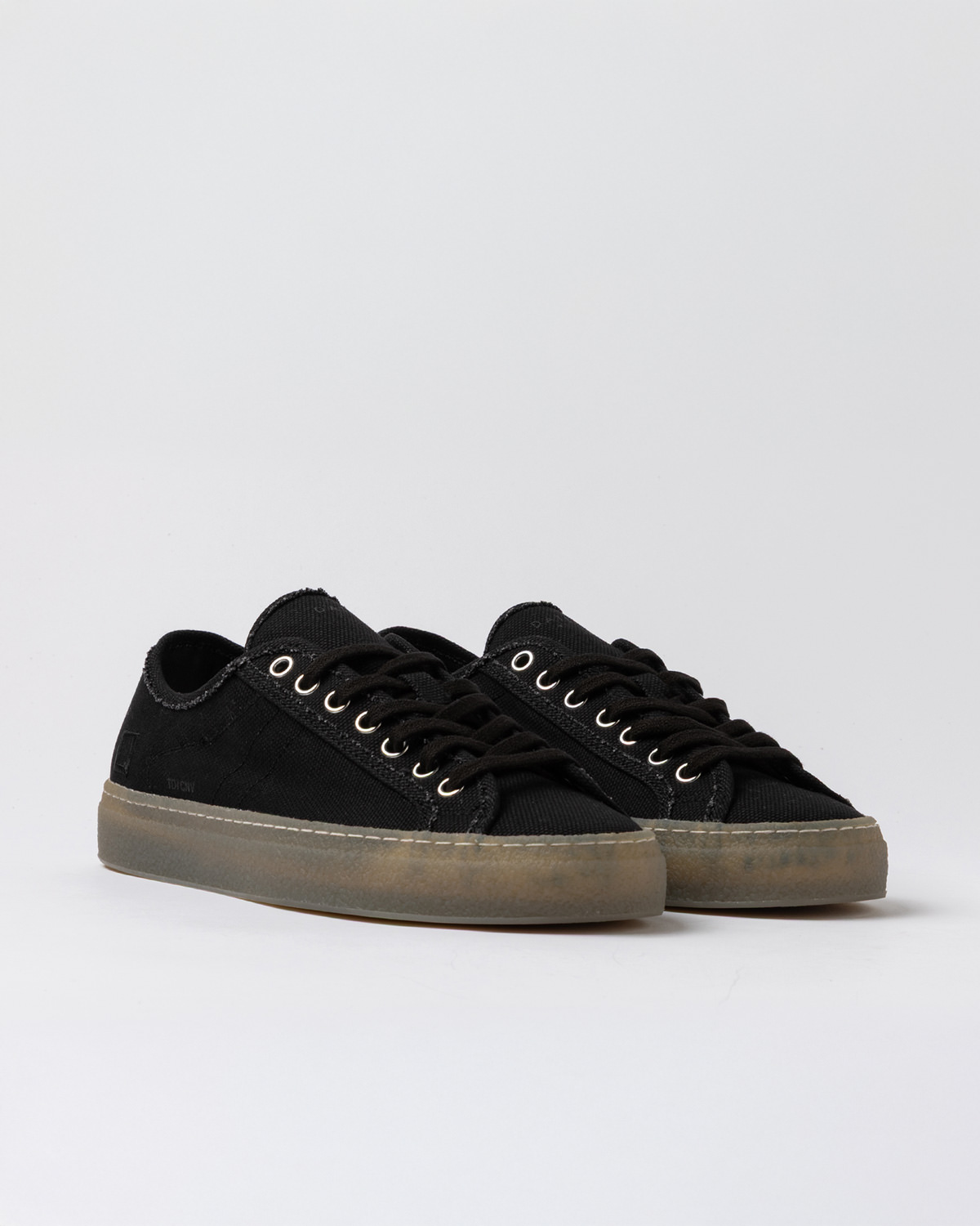 D.A.T.E.: TENDER CANVAS BLACK