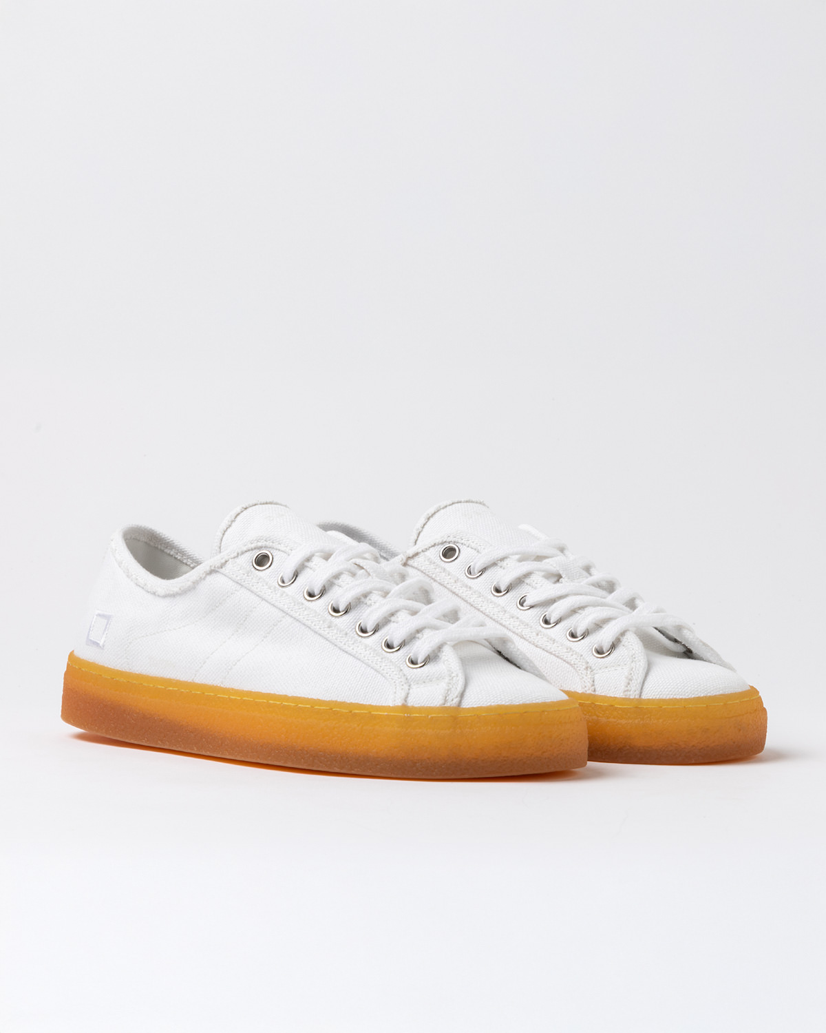 D.A.T.E.: TENDER CANVAS WHITE