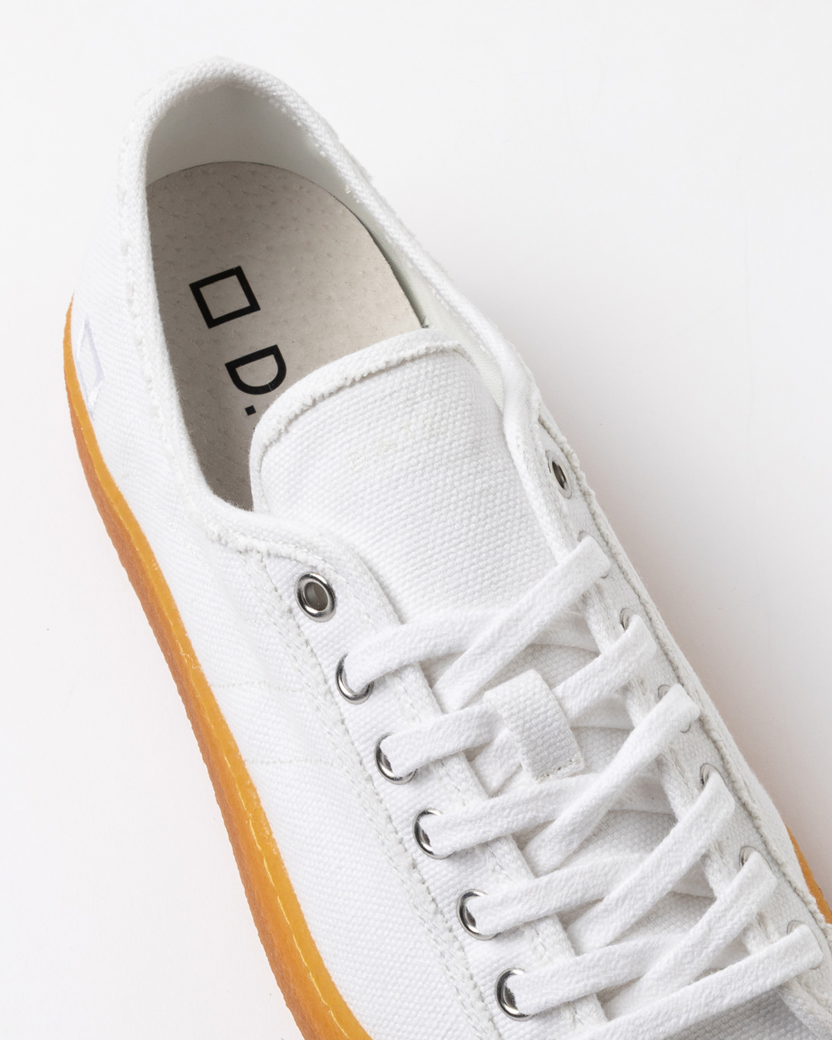 D.A.T.E.: TENDER CANVAS WHITE