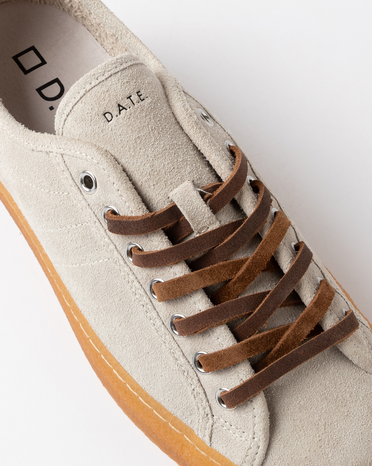 D.A.T.E.: TENDER SUEDE BEIGE