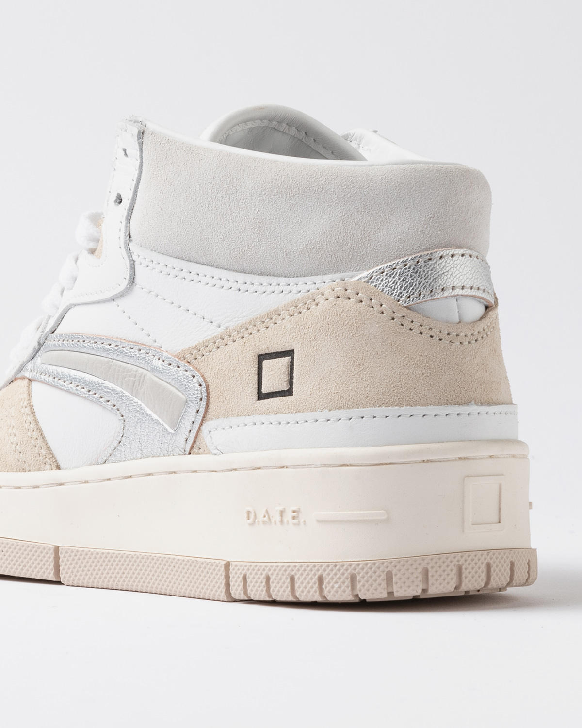 D.A.T.E.: TORNEO HIGH NATURAL WHITE-SILVER