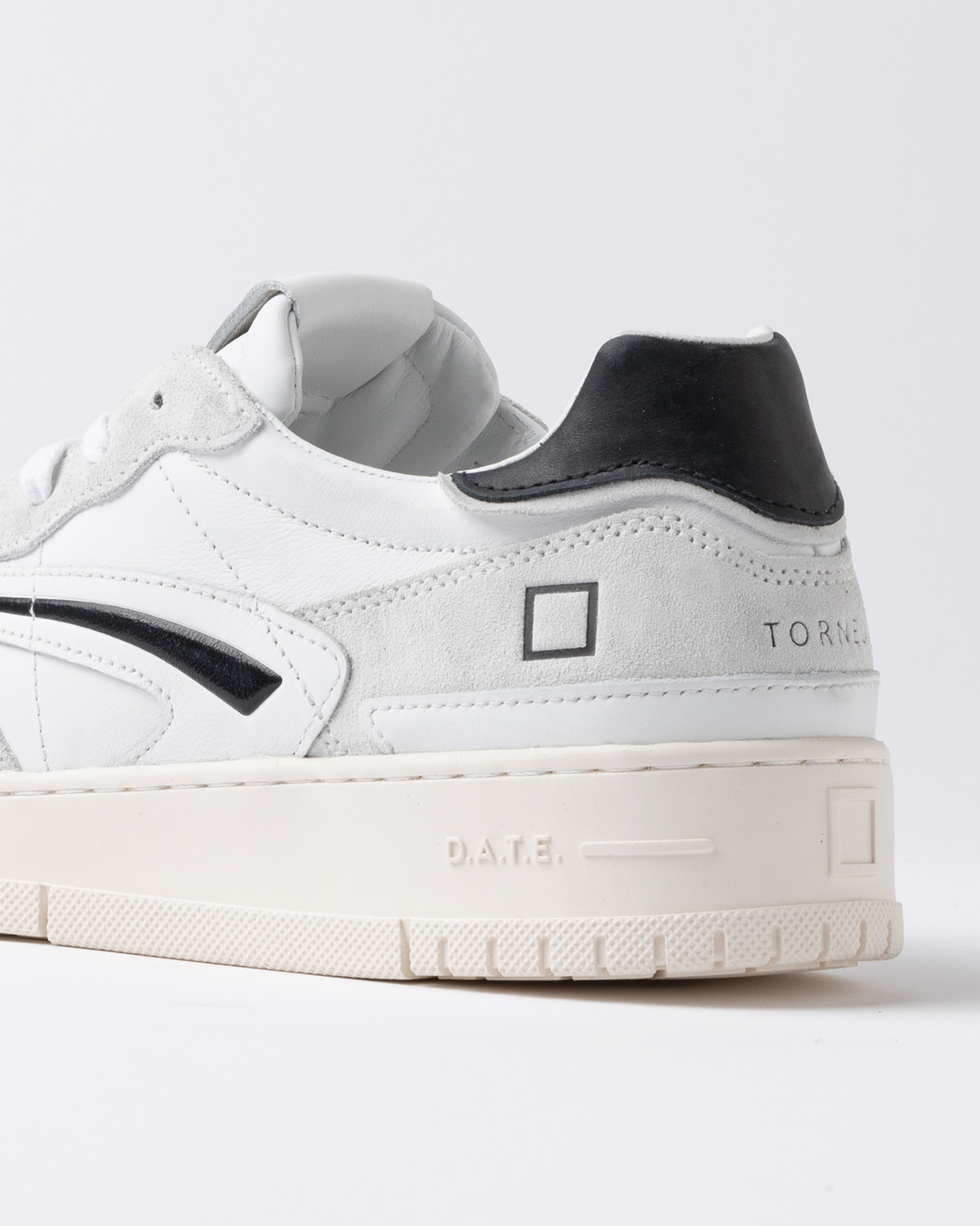 D.A.T.E.: TORNEO PURE BASIC WHITE-BLACK