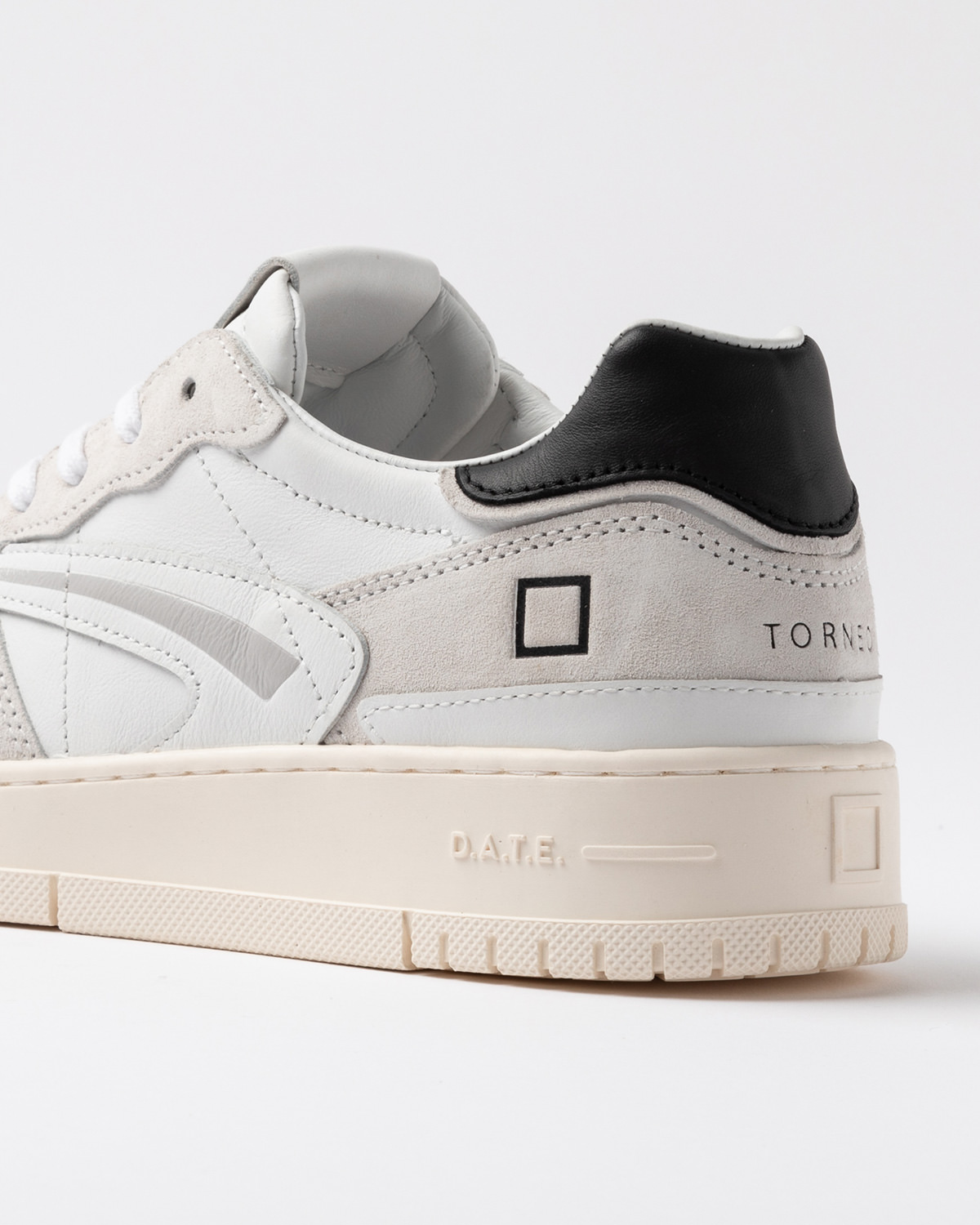D.A.T.E.: TORNEO PURE BASIC WHITE-BLACK