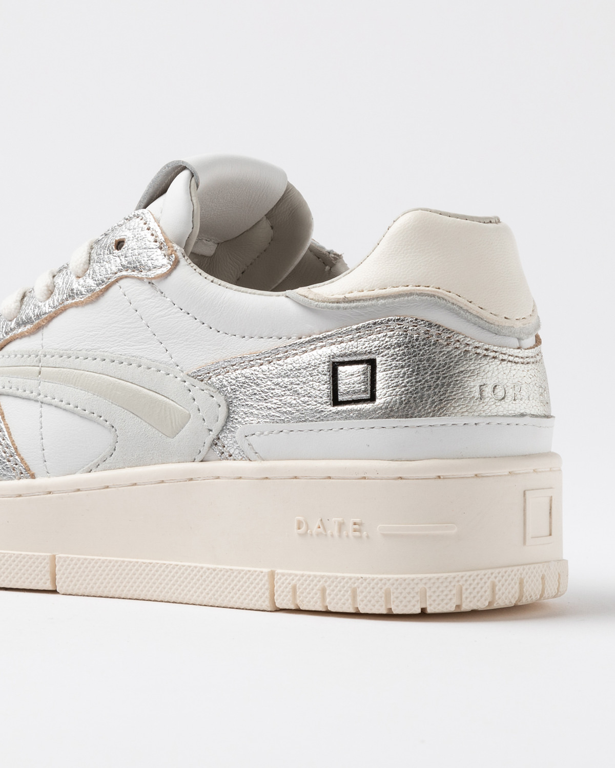 D.A.T.E.: TORNEO PURE LAMINATED WHITE-SILVER
