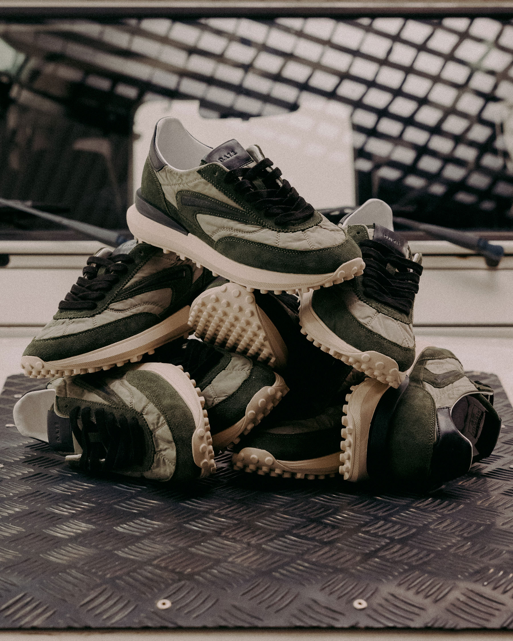 DATE ATHLETA NYLON ARMY